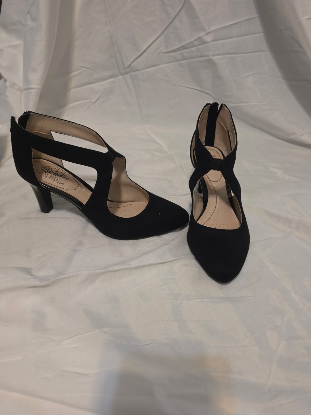 Black Suede Women's Life Strides Cutout Mid-Heel Pumps